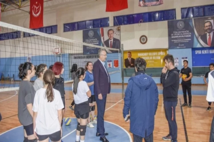 Bursa Karacabey Belediyespor'da badminton ve karate kursları açıldı