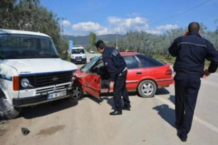 Bursa'da hatalı sollama kaza getirdi