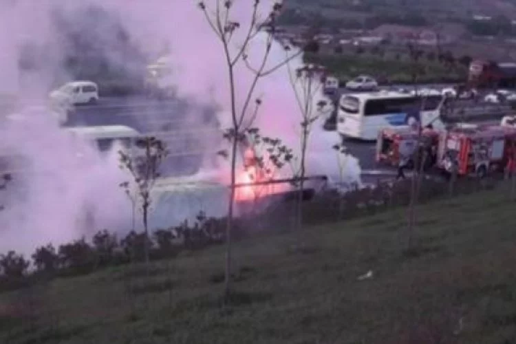 Bursa'da dehşet dolu dakikalar...TIR otobanda alev alev yandı