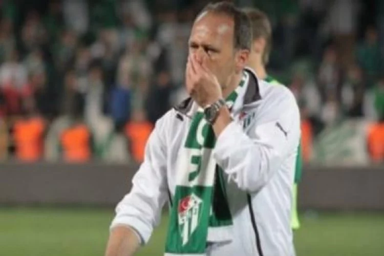 Bursaspor Teknik Direktörü Buz sahayı gözyaşları içinde terk etti