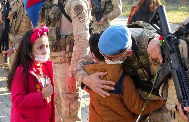 Suriye görevinden dönen komandolar evlatlarına kavuştu