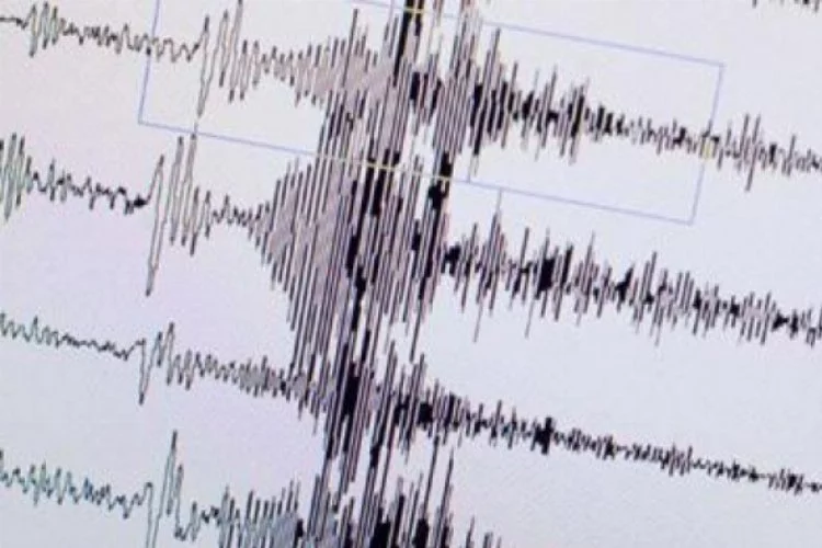 Antalya'da yürekleri ağızlara getiren deprem
