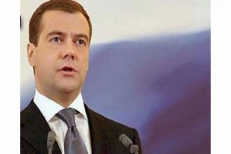 Medvedev başbakan oldu