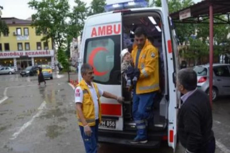 Bursa'da oyun oynarken gardıroptan düşen çocuk yaralandı