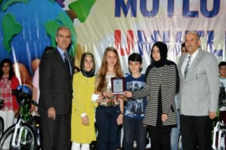 Bursalı başarılı öğrencilere hediyeleri Büyükşehir'den