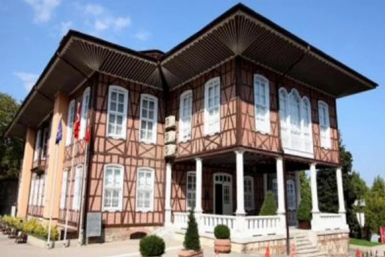 Bursa Büyükşehir Belediyesi'ne şok... Tarihi bina Vakıflar'a geçti