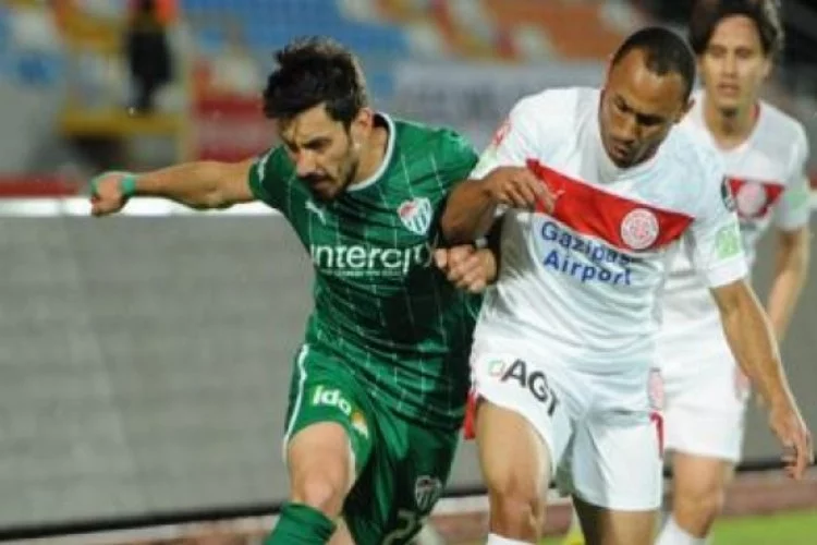 Bursaspor'un başarılı oyuncusu Şener Özbayraklı'dan çok özel açıklamalar
