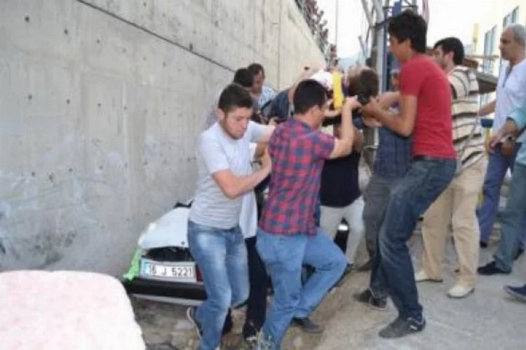 Bursa'da feci kaza... Ölümden döndüler