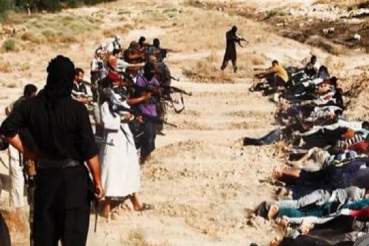 IŞİD dehşete düşüren katliam fotoğraflarını yayınladı