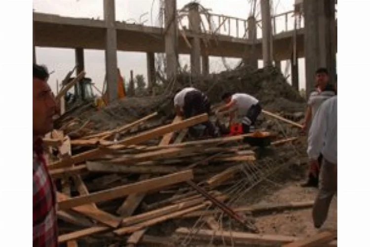 Otogar inşaatı çöktü, 10 işçi göçük altında kaldı