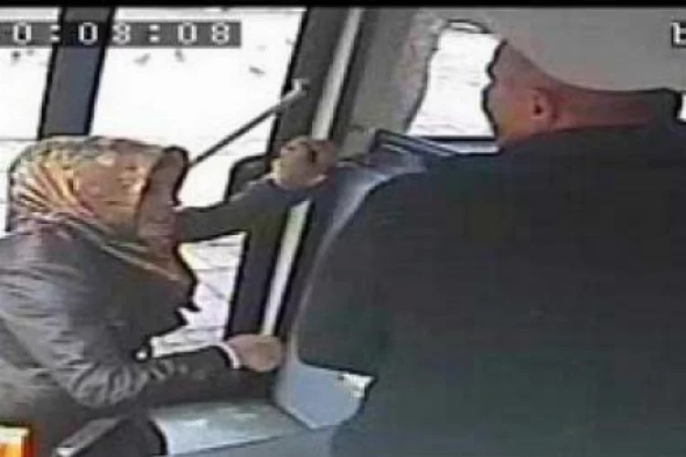 Otobüs şoförüyle kadın sürücü birbirine girdi