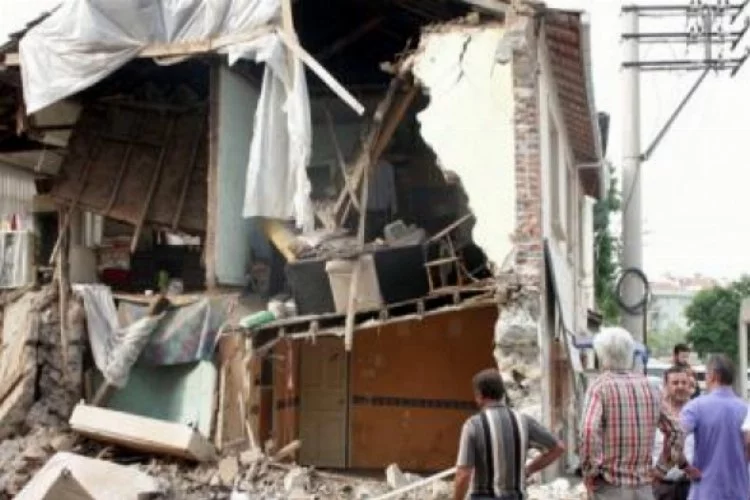 Bursa'da dehşet anları...5 kişilik aile ölümden döndü