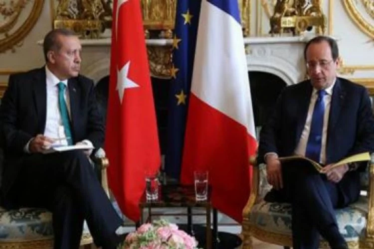 Hollande'ın Başbakan Erdoğan'dan ricası