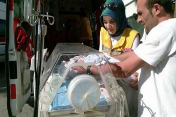 Bursa'da 3 aylık ikiz bebekler hayata tutunmaya çalışıyor