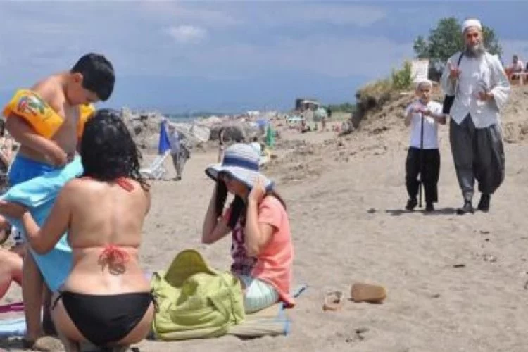 Bikinili kadınlara halk plajında büyük şok