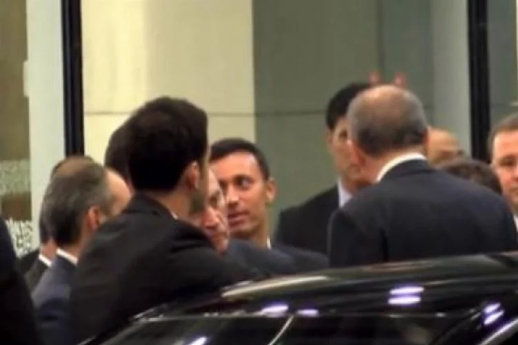 Başbakan Erdoğan'ı ünlü popçu karşıladı