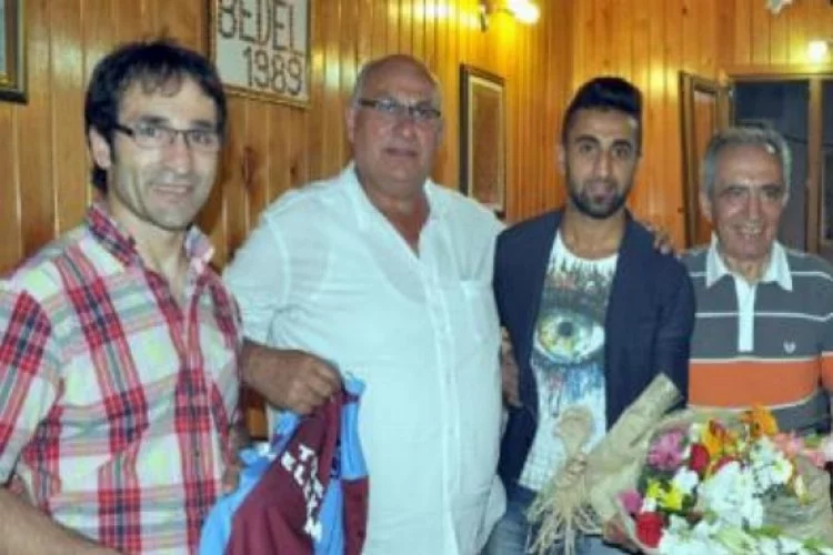 Bursalı futbolcu Trabzonspor'a imza attı
