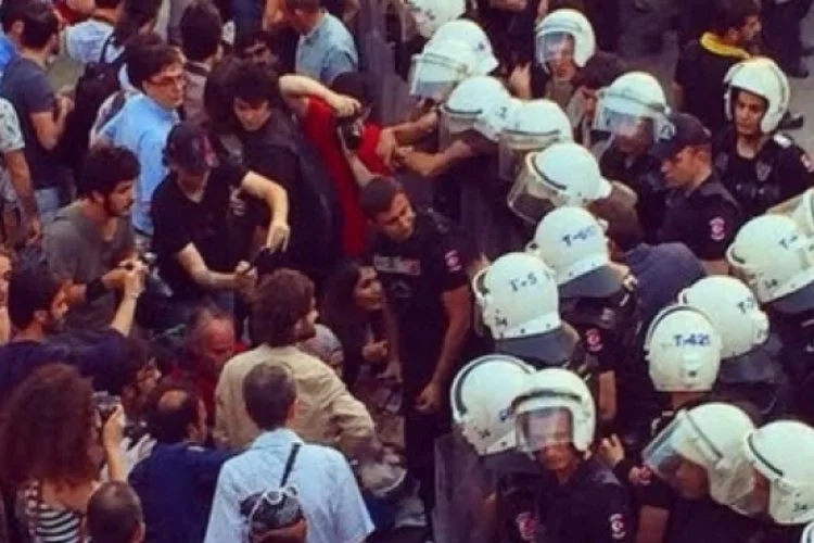 Taksim'de yer iftarına polis engeli