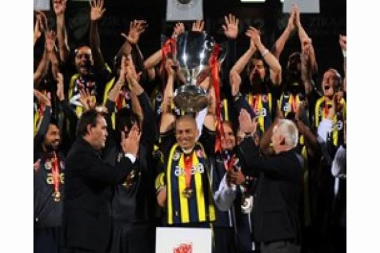 Fenerbahçe kupayı aldı