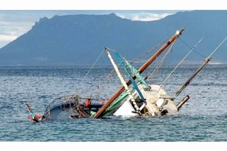 Endonezya'da tekne battı: 14 ölü 12 kayıp