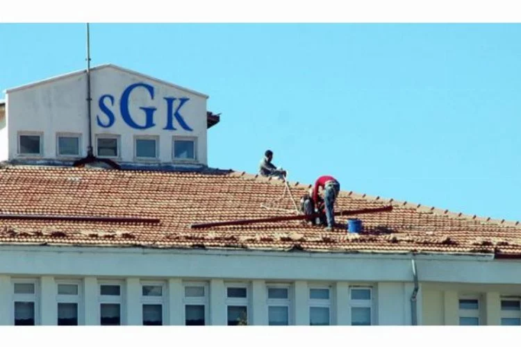 Skandal fotoğraf...SGK çatısında akıllara ziyan güvenlik tedbiri