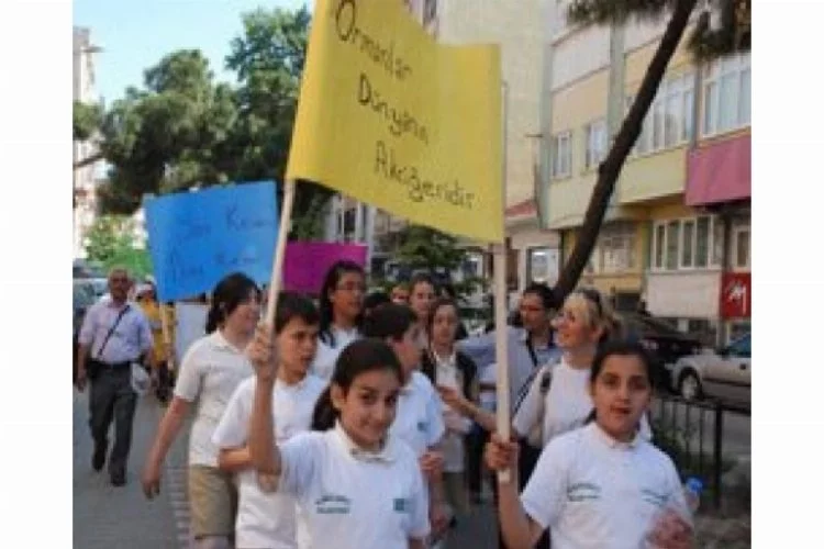 Minik çevreciler 'Türkiye' için yürüdü