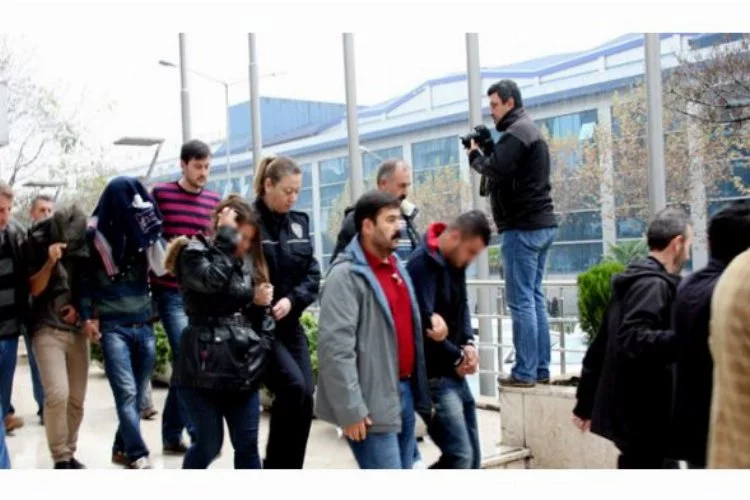 Bursa'da sahte polis yine dolandırdı