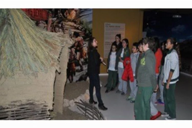 Öğrenciler Göç Tarihi Müzesini ziyaret etti