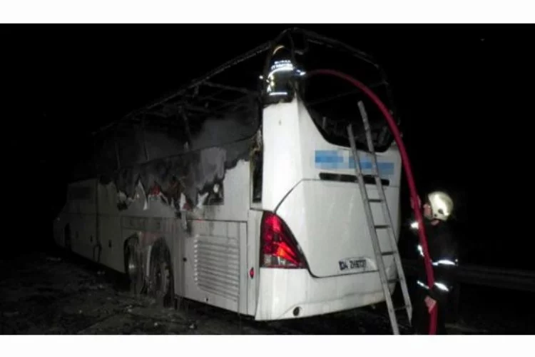 Bursa'da yolcu otobüsü alev alev yandı