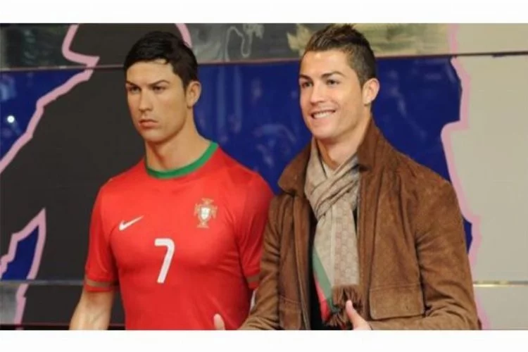 Yok artık Ronaldo...Heykeline bile kuaför gönderiyor