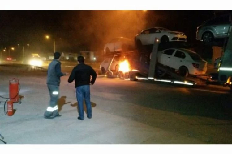 Bursa'da dehşet dakikaları...0 otomobiller alev alev yandı