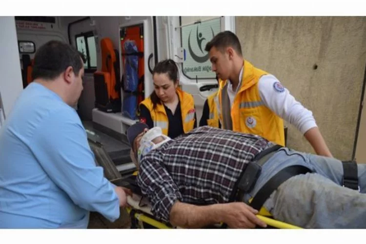 Bursa'da çatıdan düşen yaşlı adam hastanelik oldu