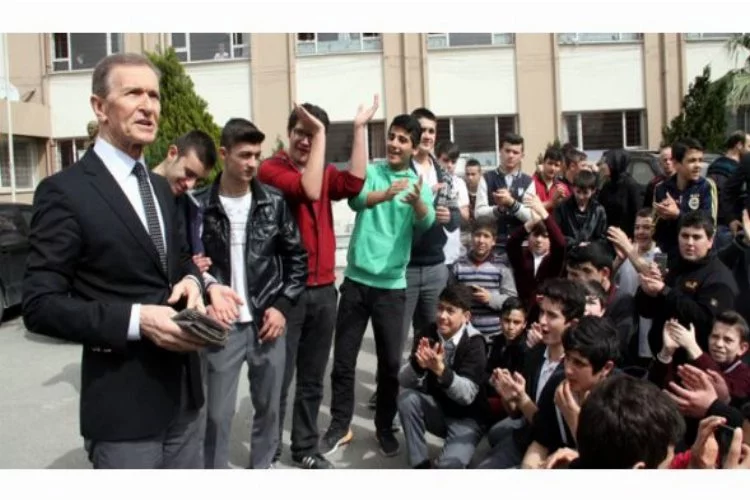 Bursa'da bıçaklı dehşetin yaşandığı okulda protesto