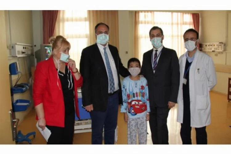 Kırgız çocuğu Bursalı doktorlar hayata döndürdü