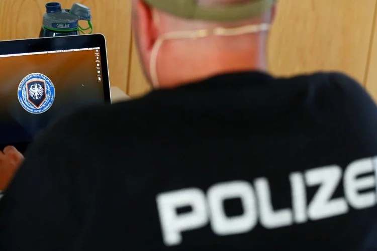 Almanya'da polisin gözaltına almaya çalıştığı kişi hayatını kaybetti