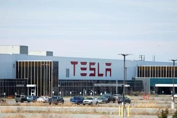 Almanya'da Tesla'nın giga fabrikasını genişletme planı çevre endişelerine rağmen onaylandı