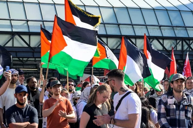 Almanya'daki 1 Mayıs yürüyüşünde 'Özgür Filistin' sloganları