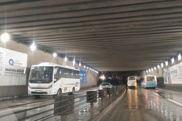 Antalya'da eğitim yoğun yağış  ve sel arası