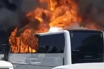 Antalya'da park halindeki otobüs alev alev yandı