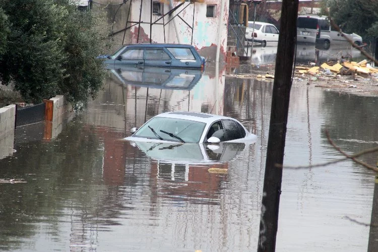 Antalya'da sel felaketi! 1 kişi hayatını kaybetti