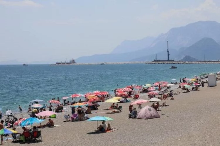 Antalya'da sıcaklık 37 dereceye ulaştı