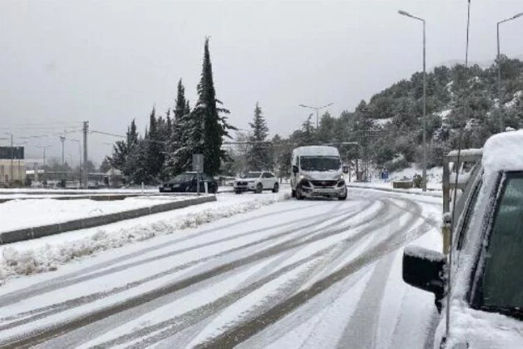 Antalya'yı Konya'ya bağlayan yol saatlerdir kapalı! 