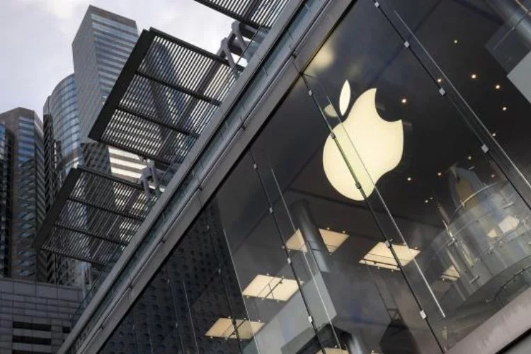 Apple "en değerli şirket" unvanını kaptırdı