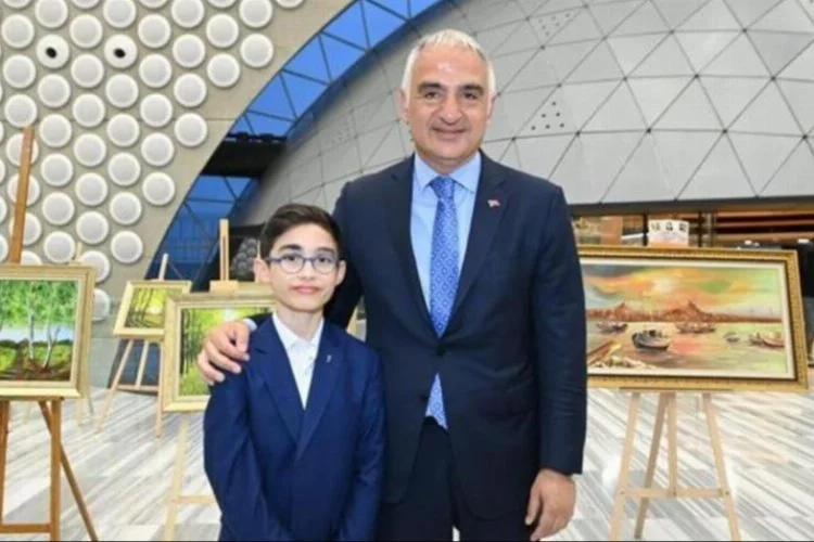 Bakan Ersoy'dan şehit polis memuru Hüseyin Gül'ün oğlu Talha'nın sergisine ziyaret