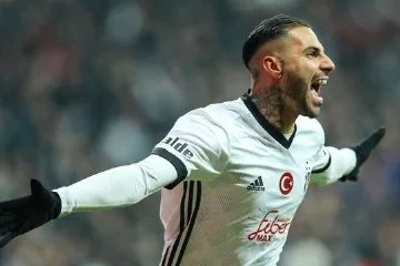 Beşiktaş'ın Portekizli yıldızı Quaresma'dan yönetime mesaj