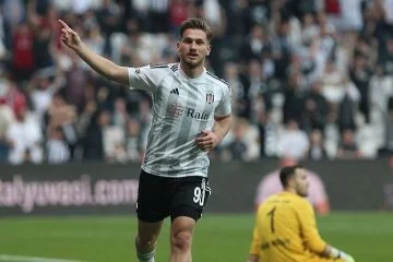Beşiktaş'ta Semih Kılıçsoy'a baş döndüren transfer teklifi