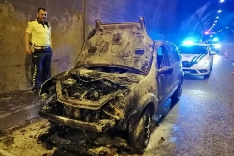 Bolu Dağı Tüneli'nde otomobil yandı