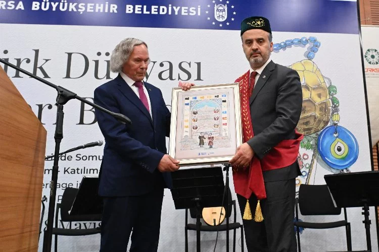 Bursa Büyükşehir Belediye Başkanı Aktaş’a fahri profesörlük