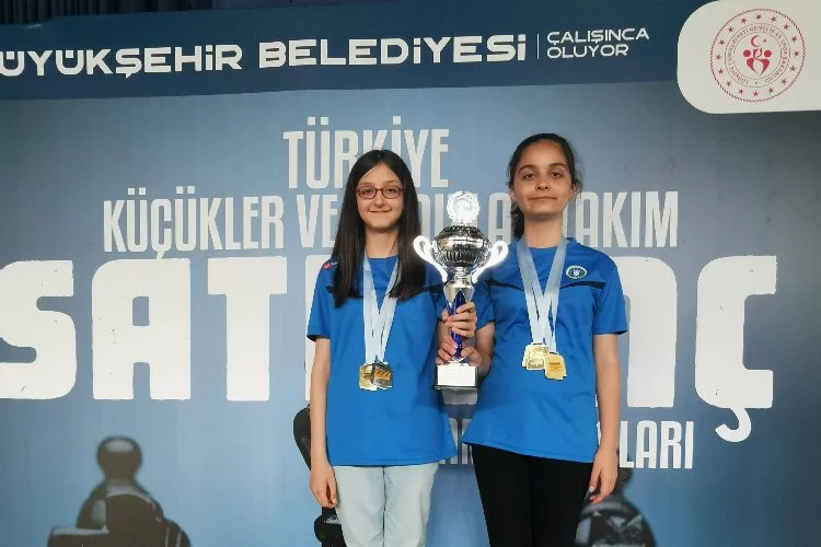 Bursa Satranç Takımları Türkiye Şampiyonası’nda yine zirvede!