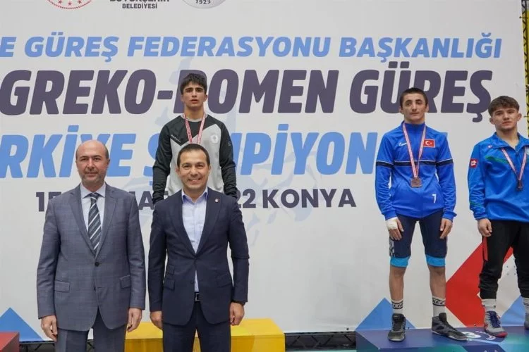 Bursa Büyükşehir Belediyesporlu güreşçilerden 2 madalya